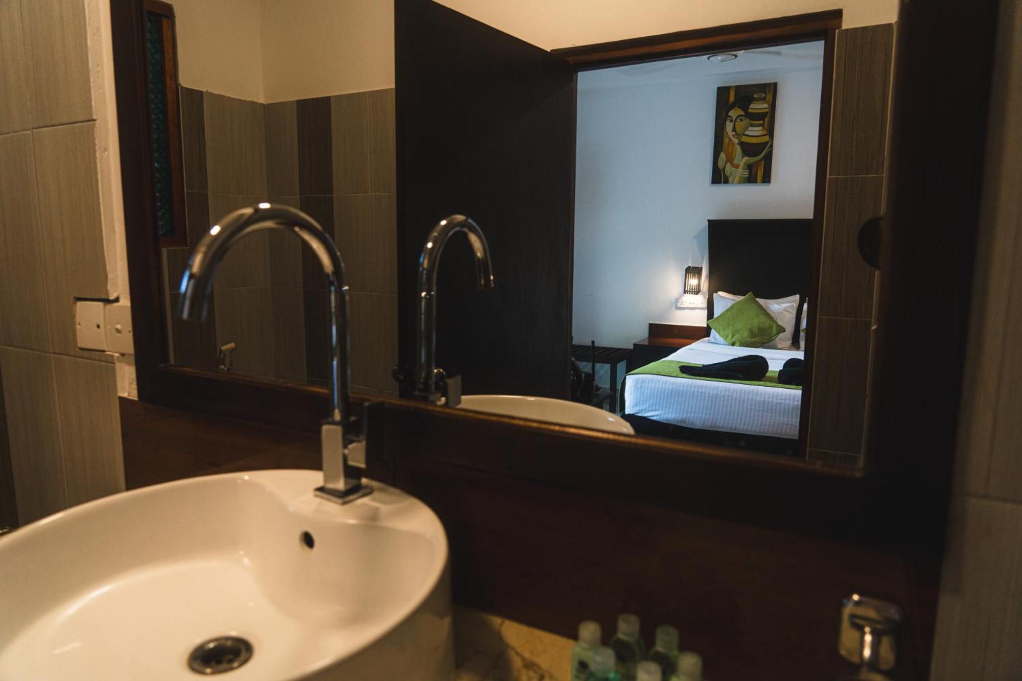 Sundaras Sigiriya Jungles Caves Resort 丹不拉 外观 照片